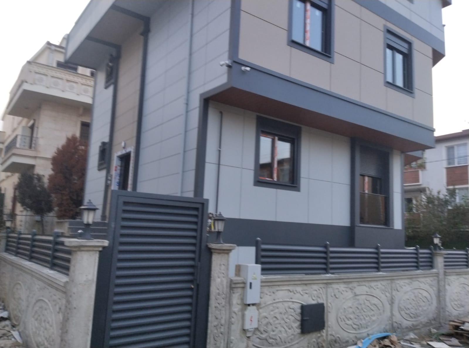 Modern Bina Panel Çit